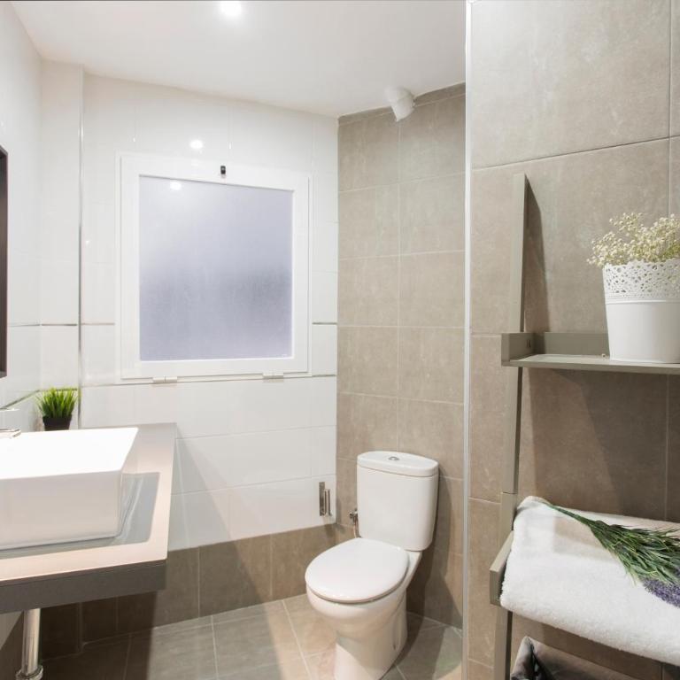 Granada Home Centro - Three-Bedroom Apartment (A) - 5