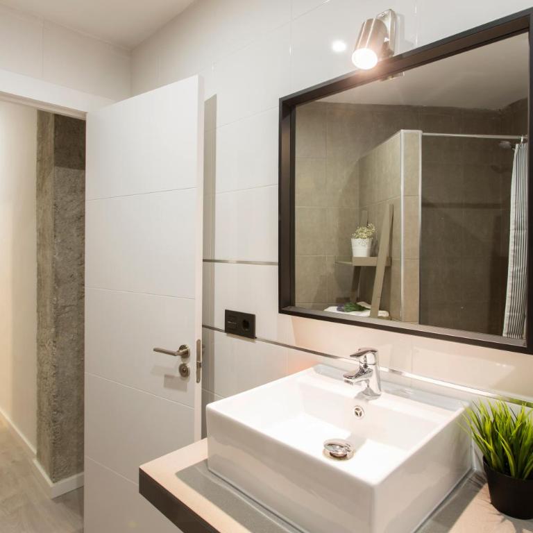 Granada Home Centro - Three-Bedroom Apartment (B) - 17