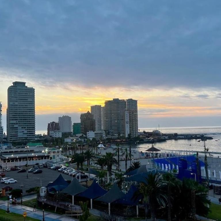 Beach front Apartment Cavancha Beach, Iquique - Three-Bedroom Apartment - 13
