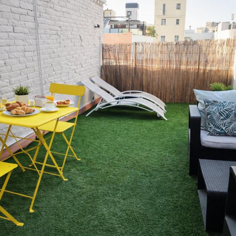 Poblenou Beach Penthouse l Loft with Private Terrace l 5 min Walk to the Beach - One-Bedroom Apartment - 2