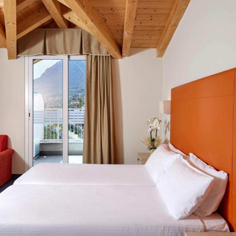 Hotel Royal Village - Camera Superior Matrimoniale/Doppia con Letti Singoli con Vista Lago - 9