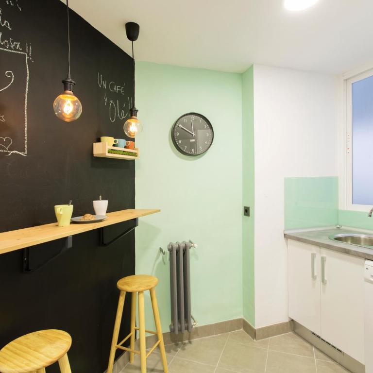 Granada Home Centro - Three-Bedroom Apartment (B) - 12