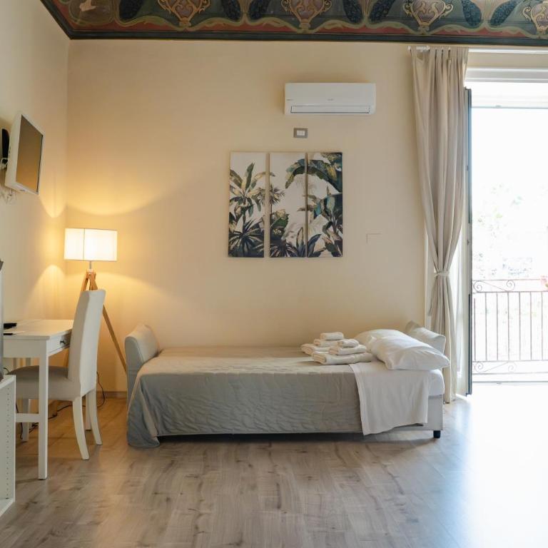 B&B Matteo Bonello - Fianco Cattedrale - Junior Suite with Balcony - 1