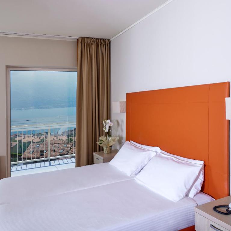 Hotel Royal Village - Camera Superior con Vista Lago - 3