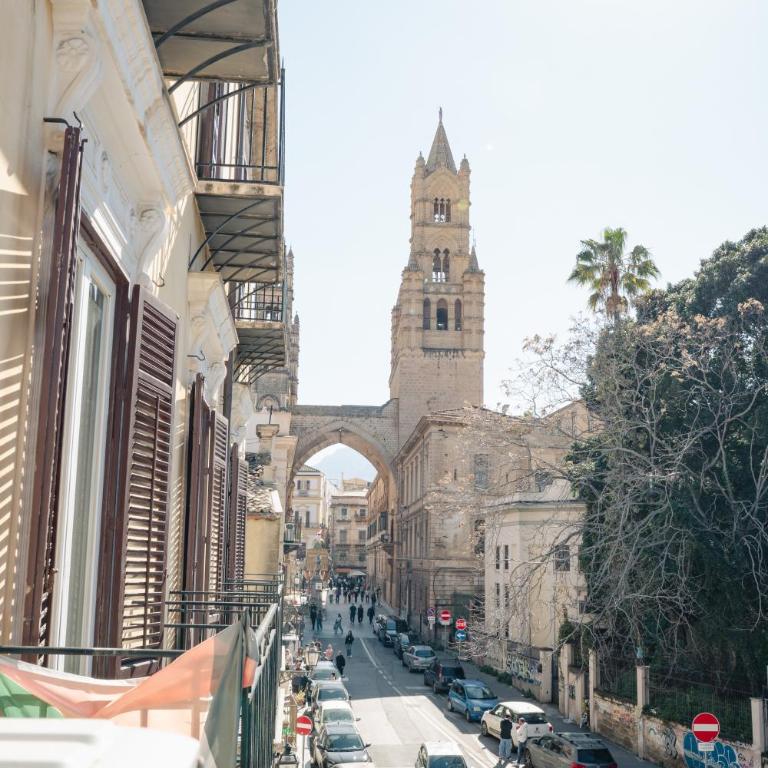 B&B Matteo Bonello - Fianco Cattedrale - Junior Suite with Balcony - 11