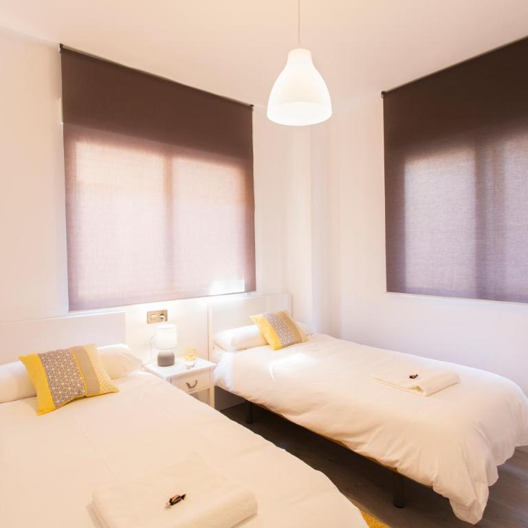 Granada Home Centro - Three-Bedroom Apartment (B) - 7