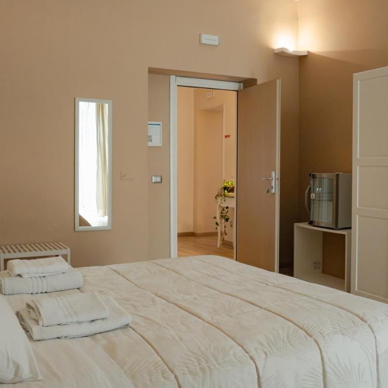 B&B Matteo Bonello - Fianco Cattedrale - Junior Suite with Balcony - 3