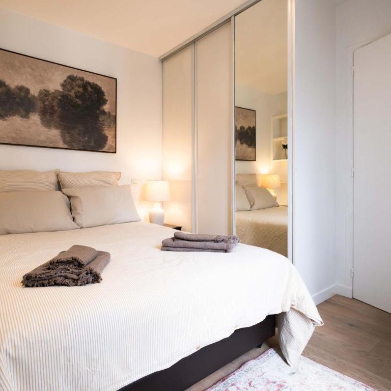 Bright 2BR with Balcony Chic Paris - Appartement - 4