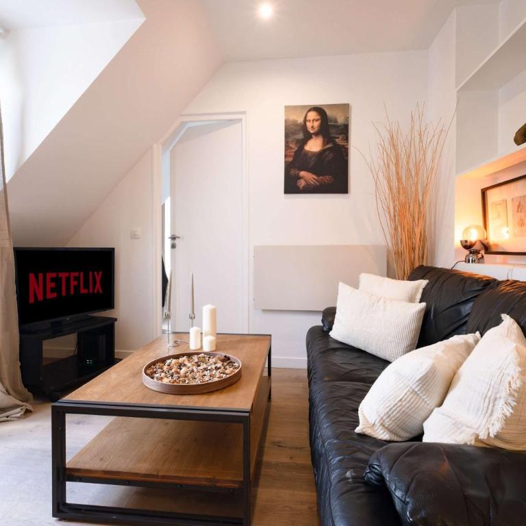 Bright 2BR with Balcony Chic Paris - Appartement - 9