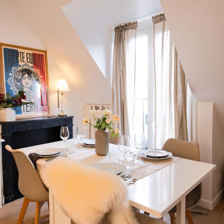 Bright 2BR with Balcony Chic Paris - Appartement - 10