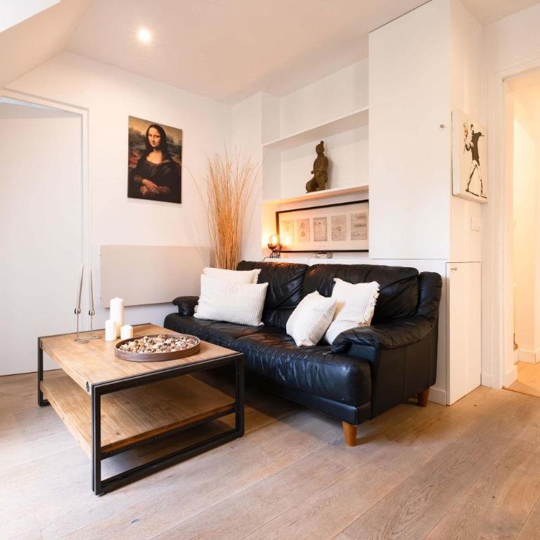 Bright 2BR with Balcony Chic Paris - Appartement - 12