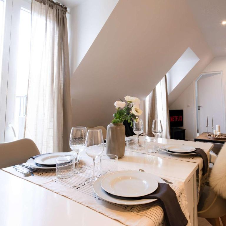 Bright 2BR with Balcony Chic Paris - Appartement - 15
