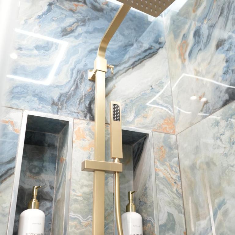 Bleu d'Opale Luxury Suite with Freestanding Tub - Appartement 1 Chambre - 16