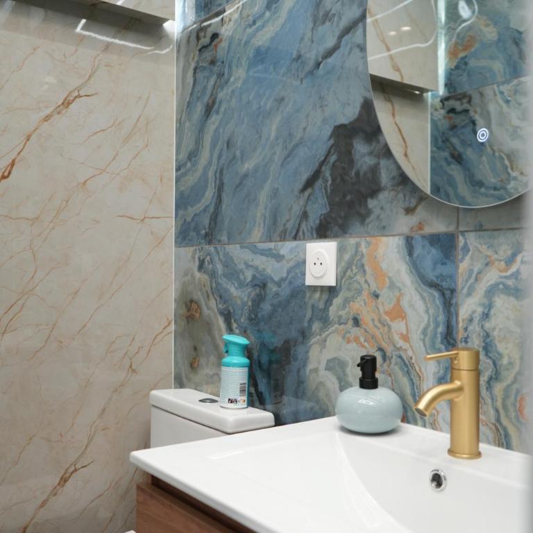 Bleu d'Opale Luxury Suite with Freestanding Tub - Appartement 1 Chambre - 12