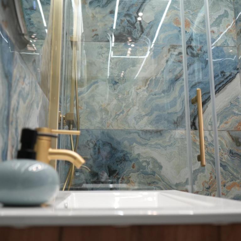 Bleu d'Opale Luxury Suite with Freestanding Tub - Appartement 1 Chambre - 23