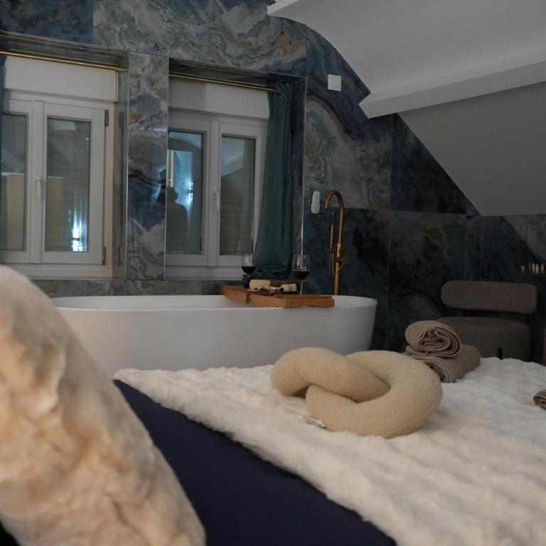 Bleu d'Opale Luxury Suite with Freestanding Tub - Appartement 1 Chambre - 31