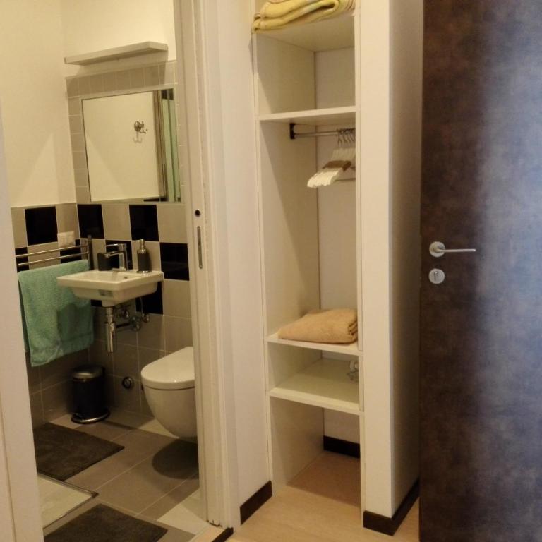 B&B Rosa Blu - Standard Single Room with Shower - 6