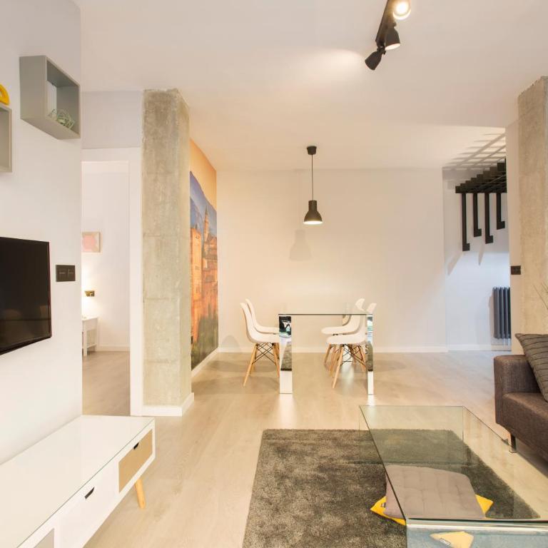 Granada Home Centro - Three-Bedroom Apartment (B) - 4