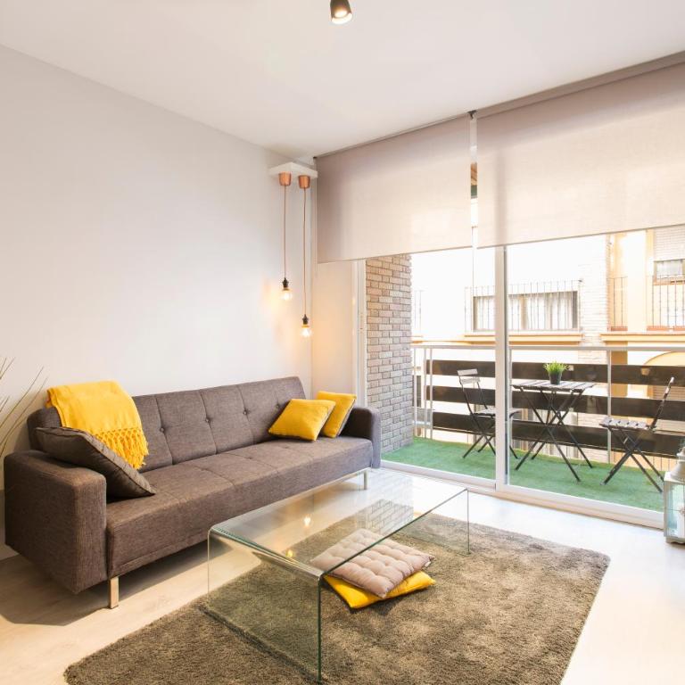 Granada Home Centro - Three-Bedroom Apartment (B) - 2