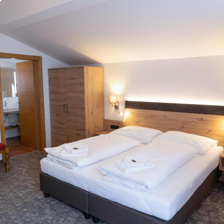 Central B&B Obertauern - Double Room with Balcony - 12