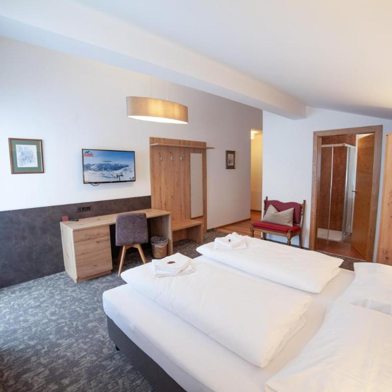 Central B&B Obertauern - Double Room with Balcony - 10