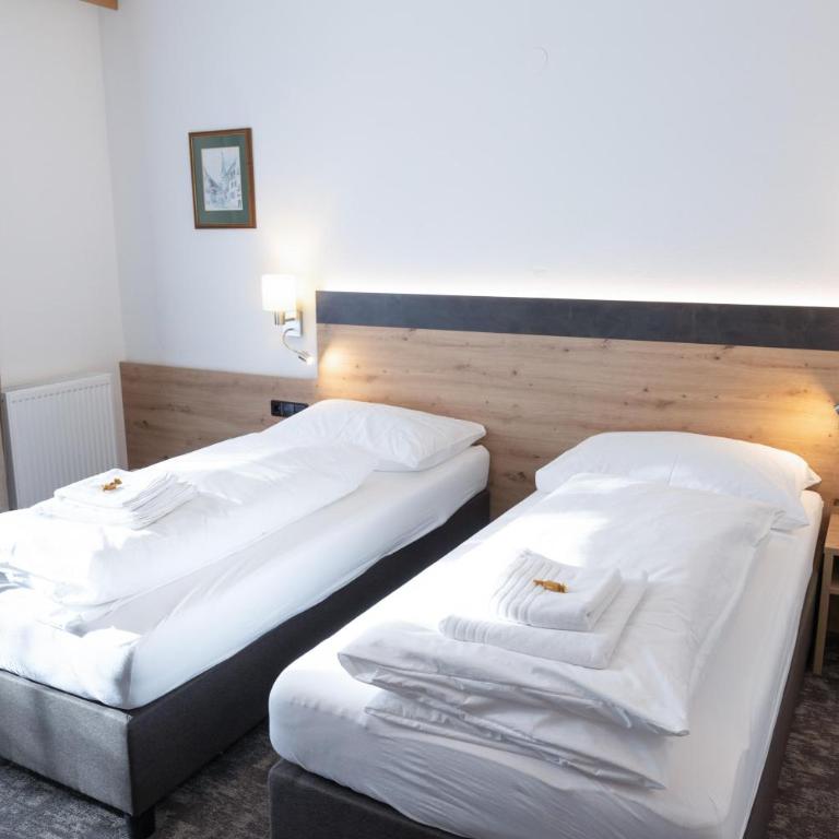 Central B&B Obertauern - Double Room with Balcony - 11