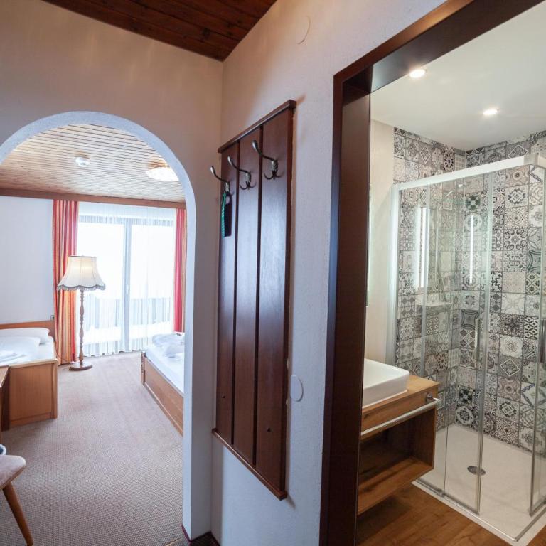 Central B&B Obertauern - Double Room with Balcony - 10