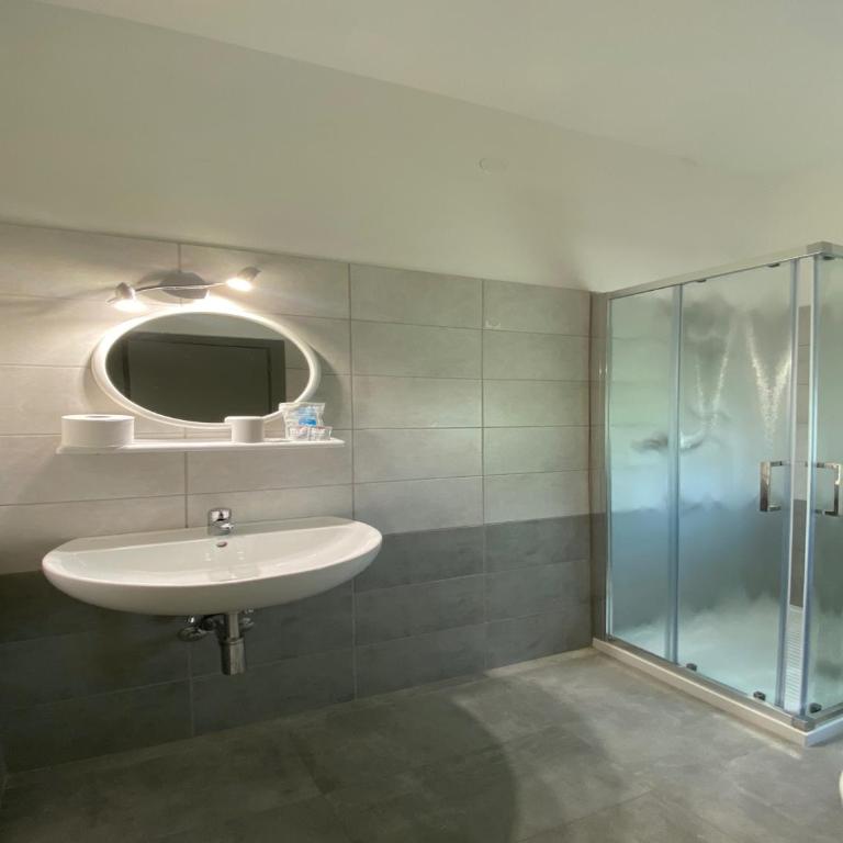 RESIDENZA ANNESSA Hotel Duca di Kent - Family Room with Shared Bathroom - 1