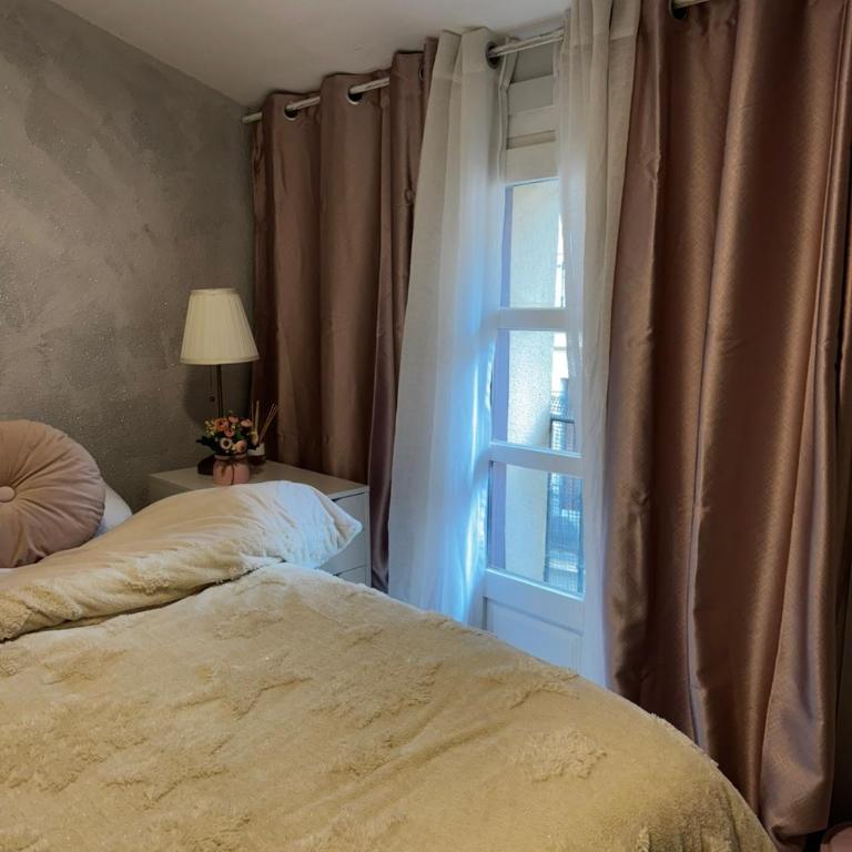 Habitación privada con balcón en Madrid Centro - Sol - Standard Single Room with Shared Bathroom - 2