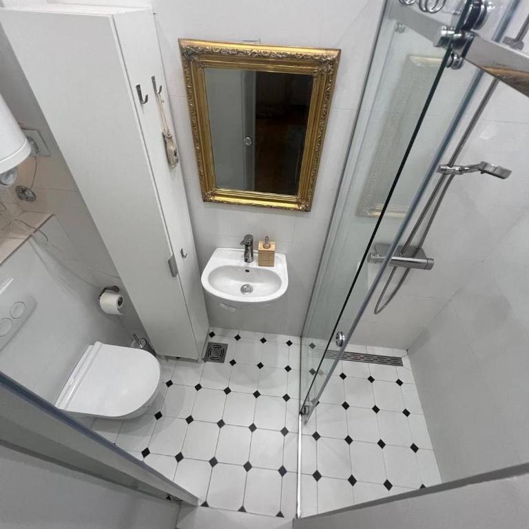 Belgrade Homely Corner - Two-Bedroom Apartment - 12