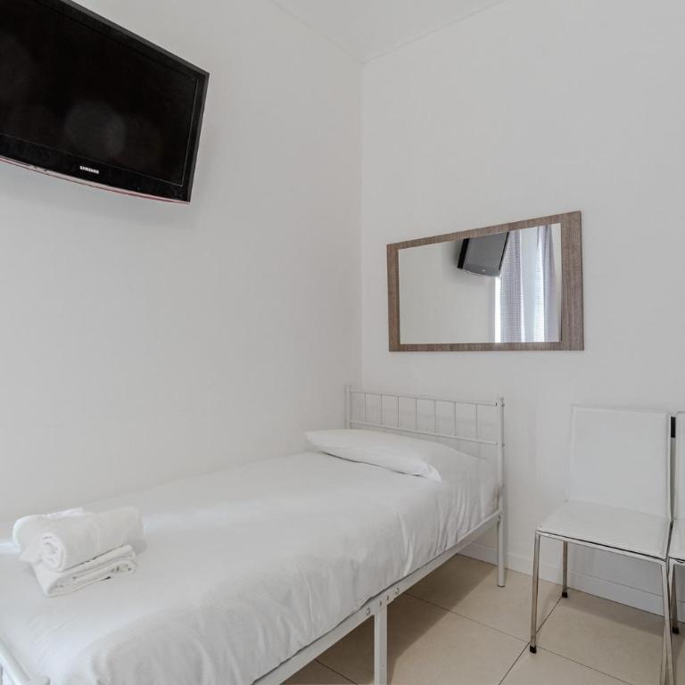 GuestHost - Carlotta & Ginevra Bright Flats near the Hospital - Appartamento Standard con 1 Camera da Letto - 2