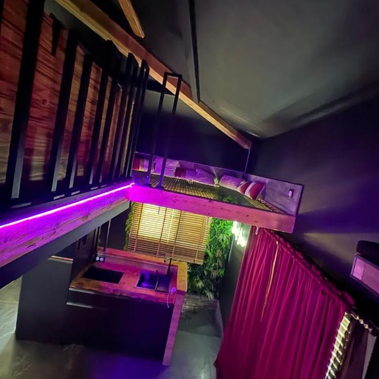 dark love suite avec Jacuzzi Privatif - One-Bedroom Apartment - 8