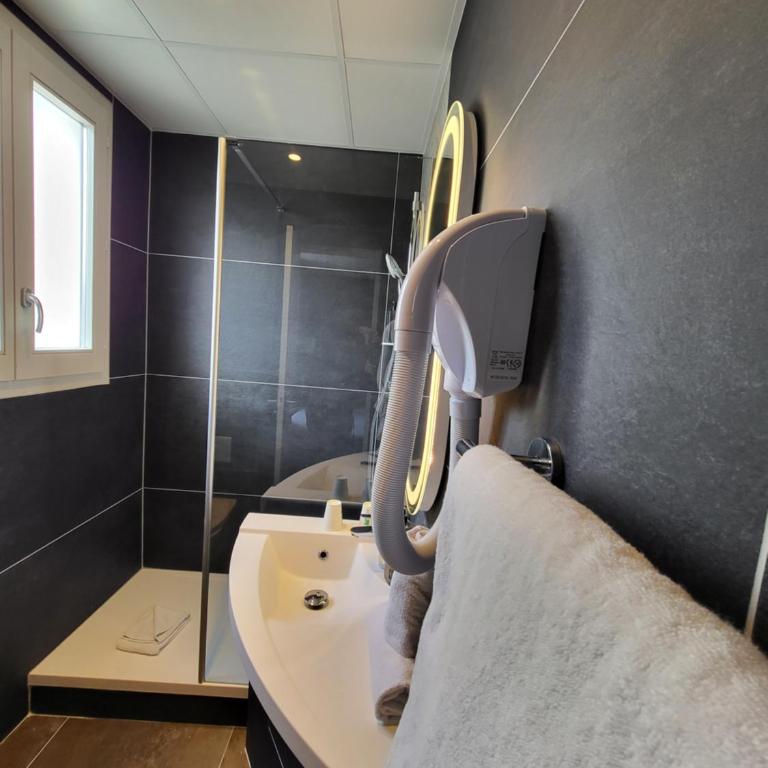 Accueil Hôtel Paris Pigalle Montmartre - Hôtel rénové - Chambre Double Standard - 5