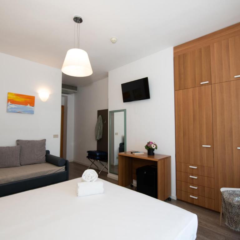 Hotel Sirenetta - Superior Double or Twin Room with Lateral Sea View - 5