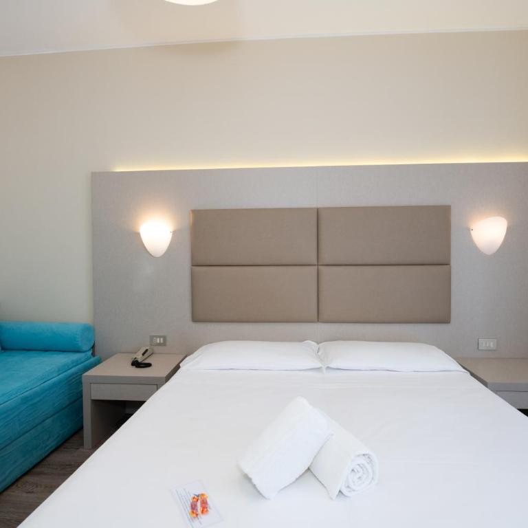 Hotel Sirenetta - Superior Double or Twin Room with Lateral Sea View - 4