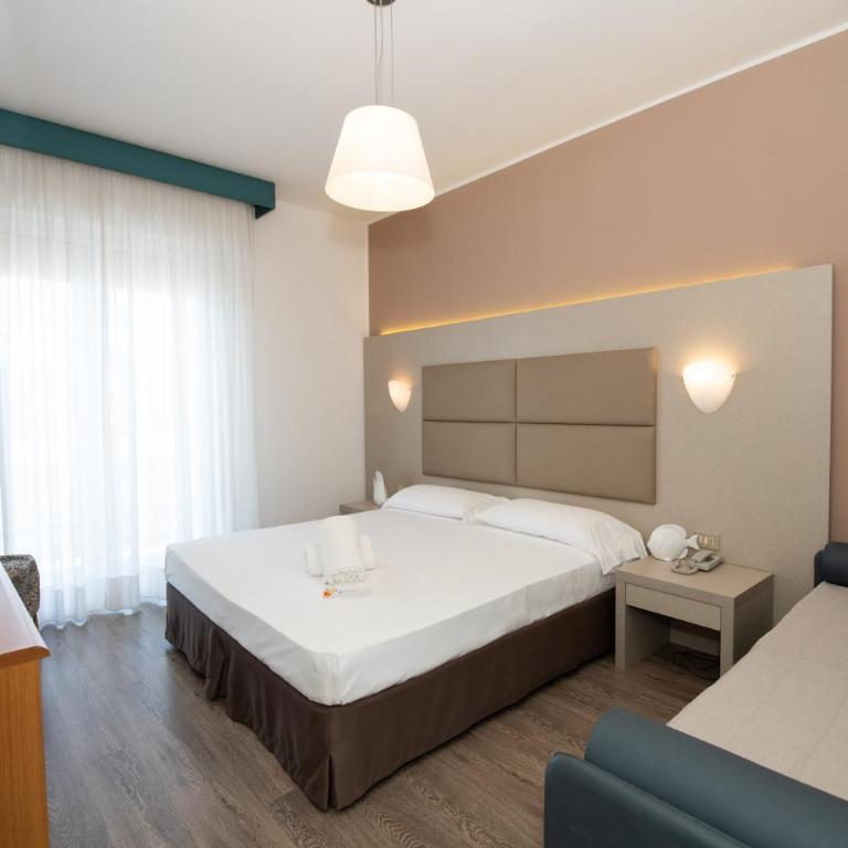 Hotel Sirenetta - Superior Double or Twin Room with Lateral Sea View - 3
