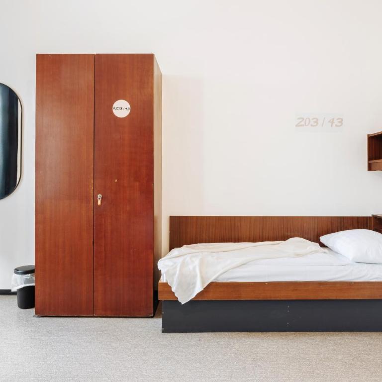 NUMBR25 - self service & low budget Hotel - Camera Tripla Basic con Bagno in Comune - 3