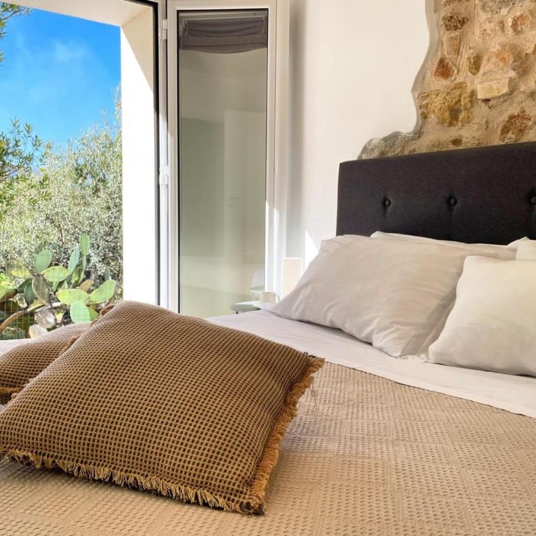 Curina Boutique Stay - Luxury Villa in the Sicilian Countryside - Queen Room with Garden View - 1