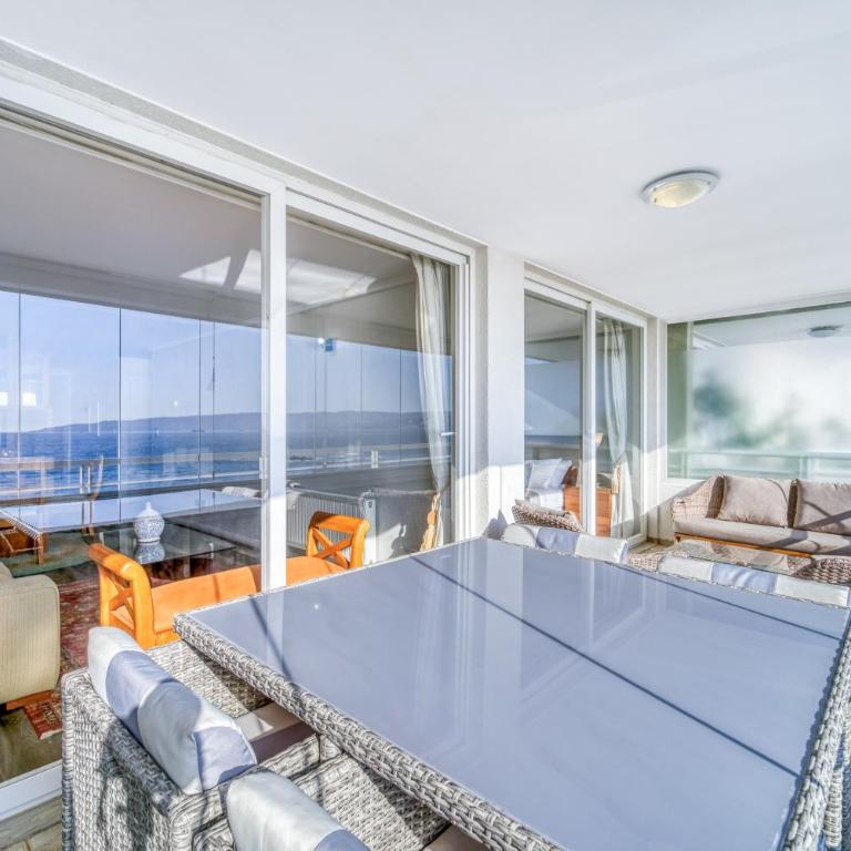 Pacific Terrace 4 Guests & Parking - Two-Bedroom Apartment - 2