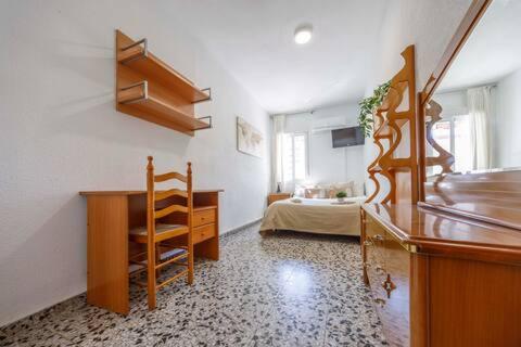 Fresh, Spacious Beach Apartment in Valencia - Three-Bedroom Apartment - 6