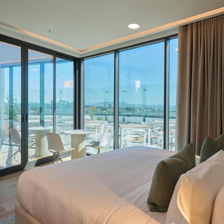 WorldHotels Guadalajara Zona Andares - King Suite with Sofa Bed, Terrace and City View - Non-Smoking - 2