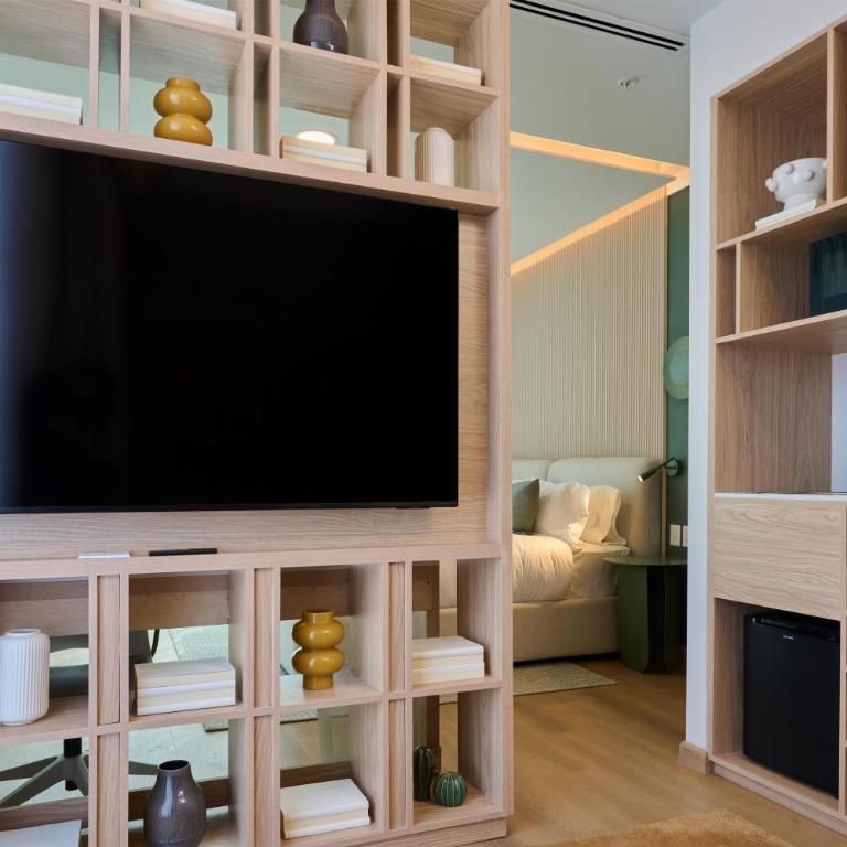 WorldHotels Guadalajara Zona Andares - King Suite with Sofa Bed, Terrace and City View - Non-Smoking - 6