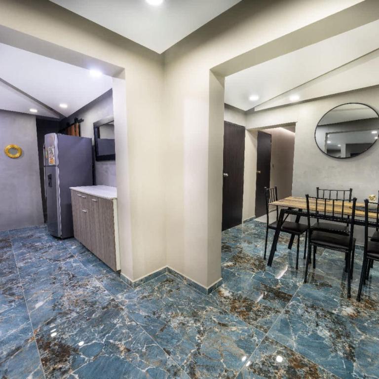 6 Habitaciones con un Jacuzzi Privado - Apartamento Deluxe - 8