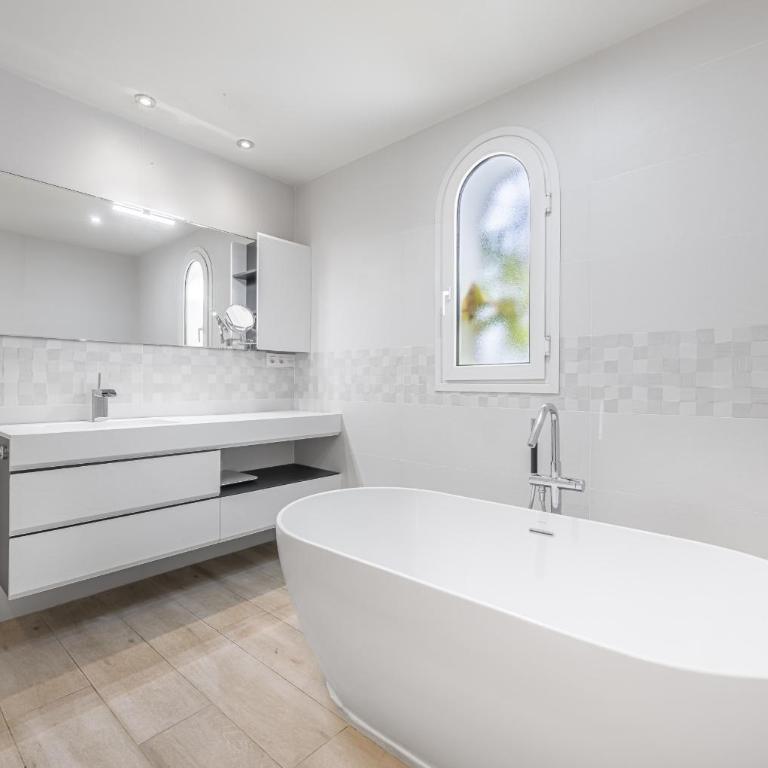Stunning 5-Bed Villa with Private Pool - Villa - 19