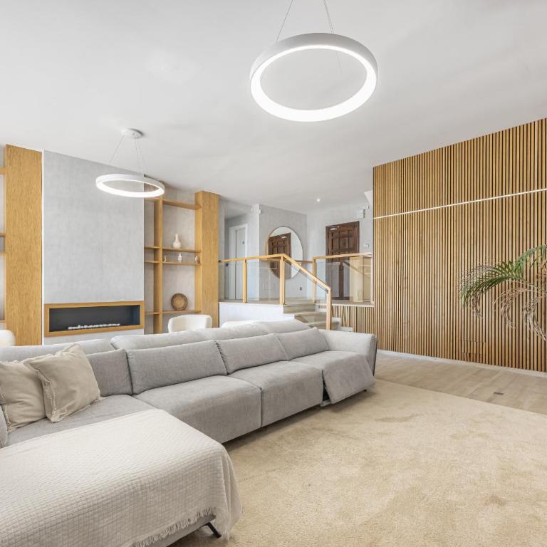 Stunning 5-Bed Villa with Private Pool - Villa - 42
