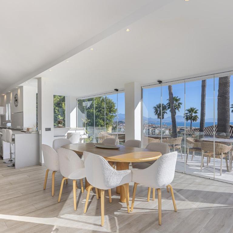 Stunning 5-Bed Villa with Private Pool - Villa - 44