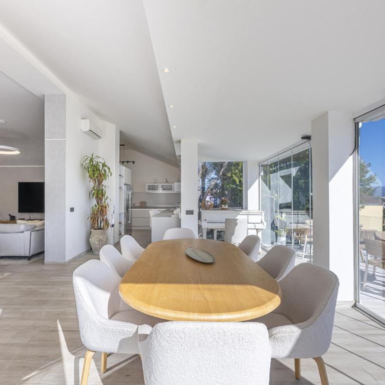 Stunning 5-Bed Villa with Private Pool - Villa - 49