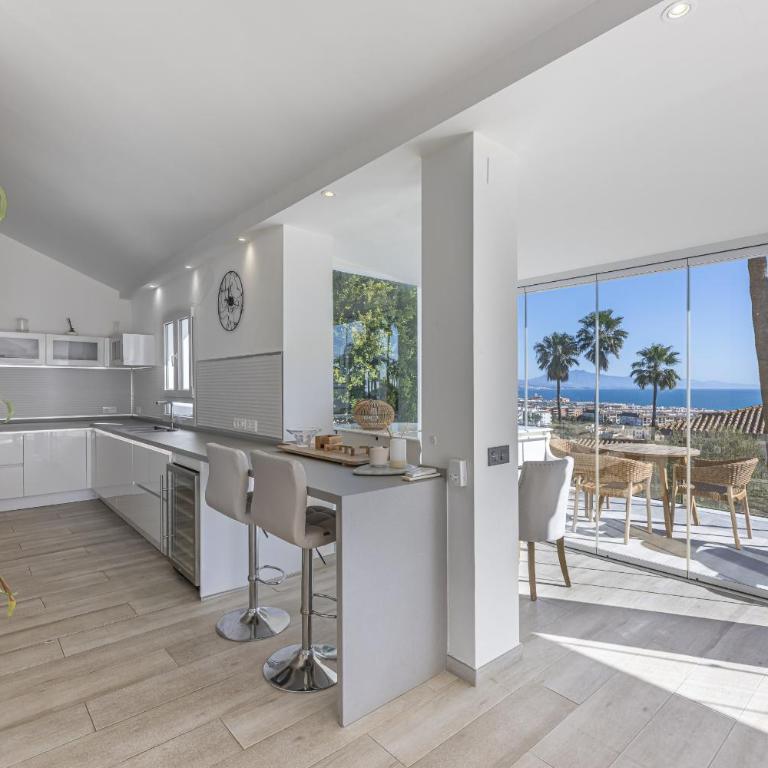 Stunning 5-Bed Villa with Private Pool - Villa - 52