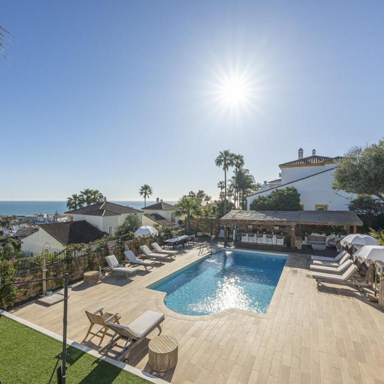 Stunning 5-Bed Villa with Private Pool - Villa - 66