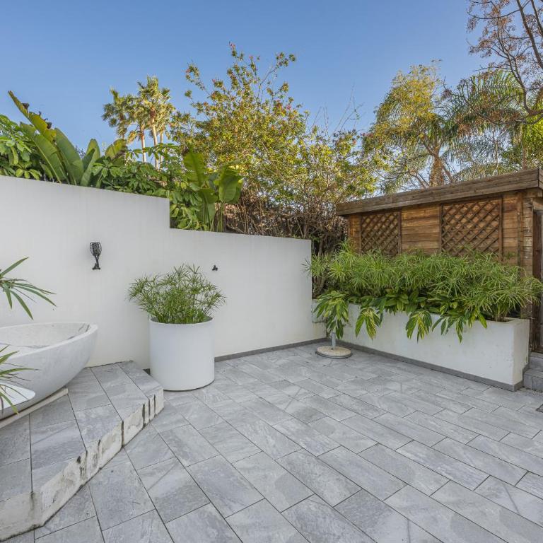 Stunning 5-Bed Villa with Private Pool - Villa - 75